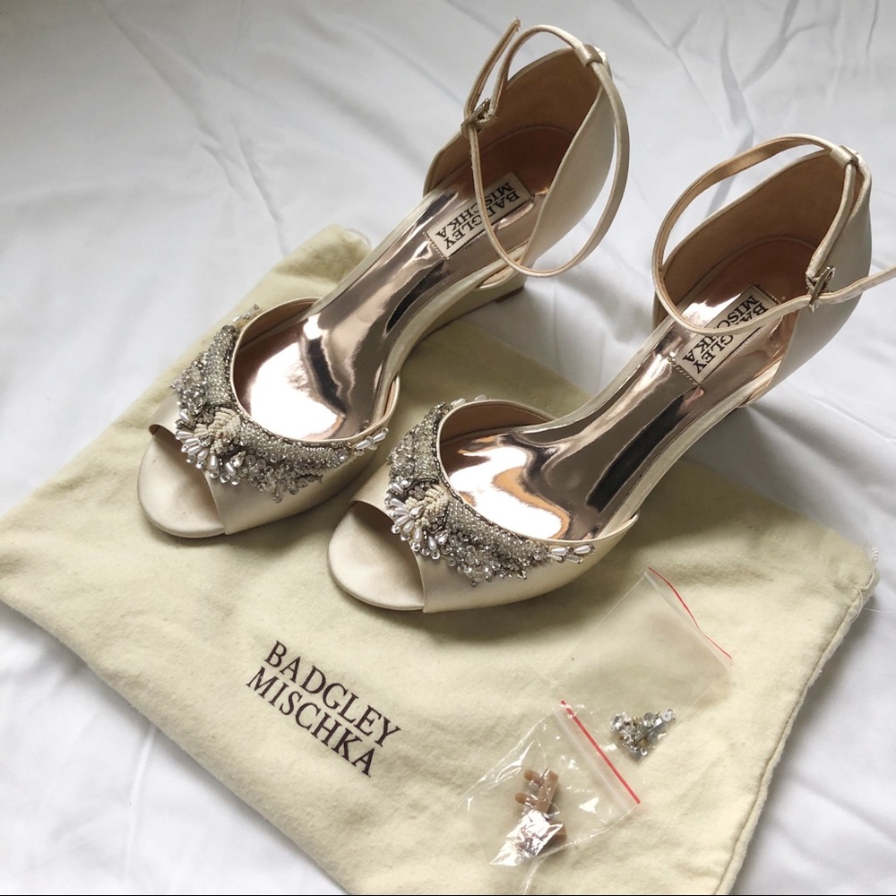 Badgley Mischka Malorie embellished satin ivory wedges sz 9